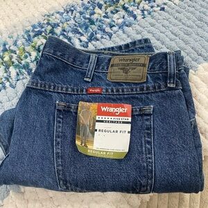 Wrangler Blue Relaxed Fit Jeans Classic Denim- Size men’s 44x30 (NWT)